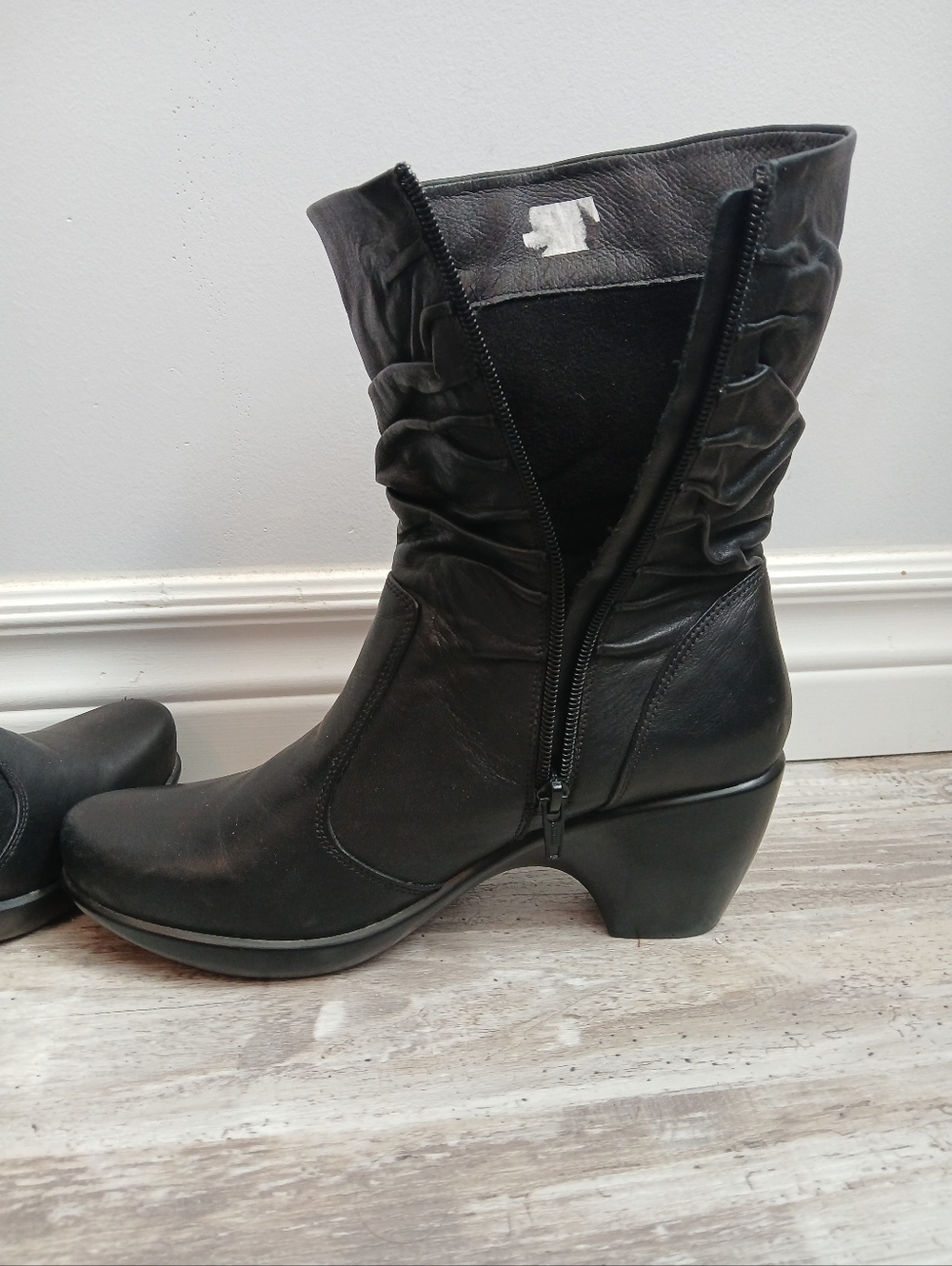 NAOT Modesto Leather Scrunch Ankle Boots Size 38 (7-7.5) Black - Picture 7 of 12